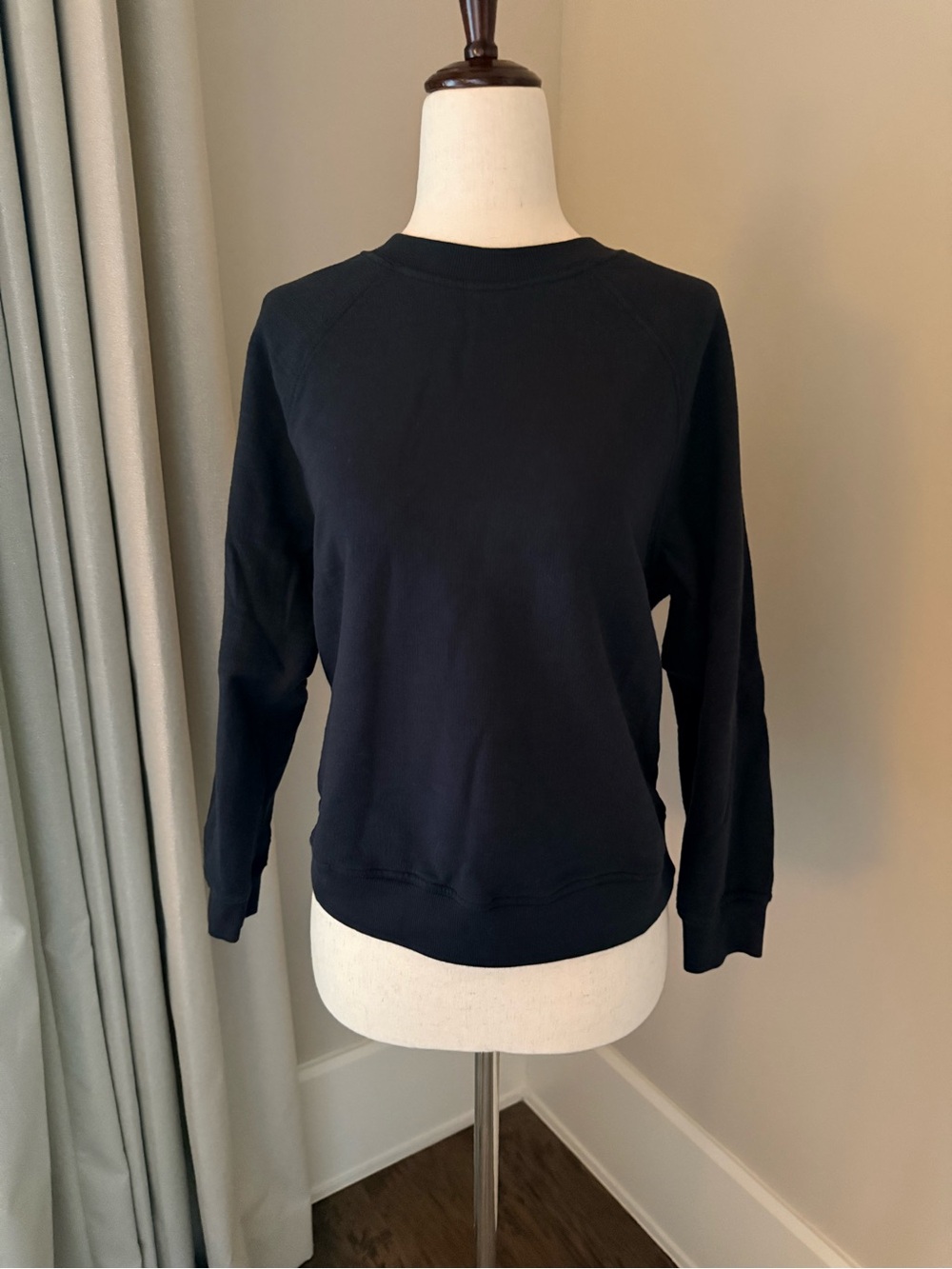 NWT AG Quality Stylish Crewneck Sweatshirt in Black!